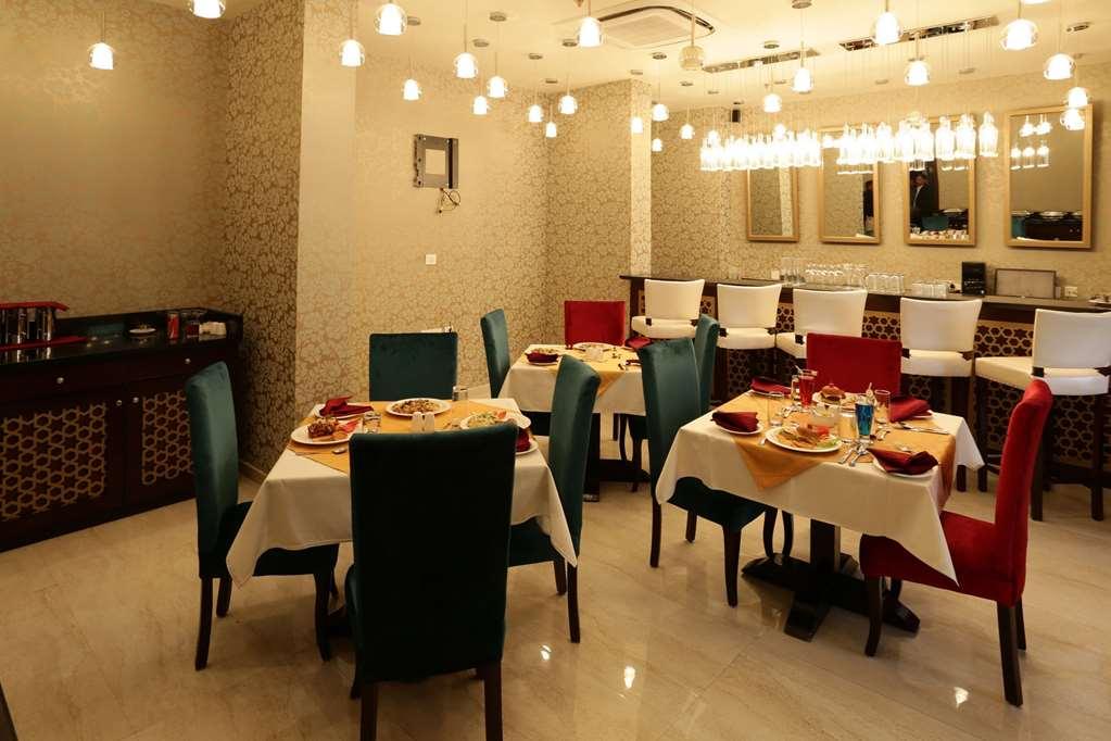 Comfort Inn Sapphire - A Inde Hotel Džajpur Restaurace fotografie